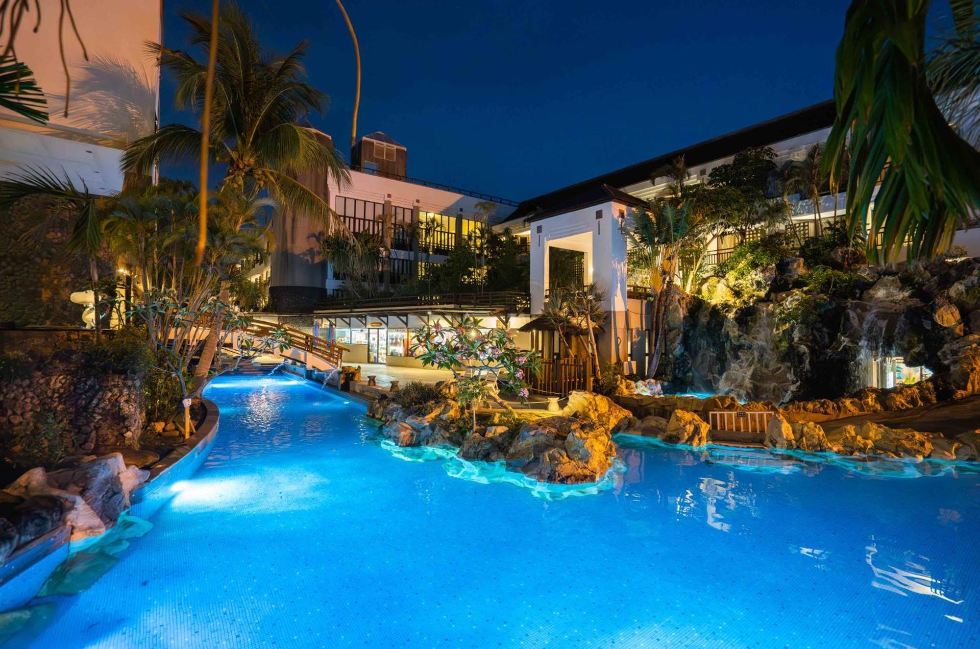 Yoho Beach Resort Kenting Heng-ch'un Dış mekan fotoğraf The pool at the Royal Mirage